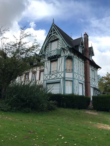Villa anglo-normande à colombages après restauration de ses pans de bois
